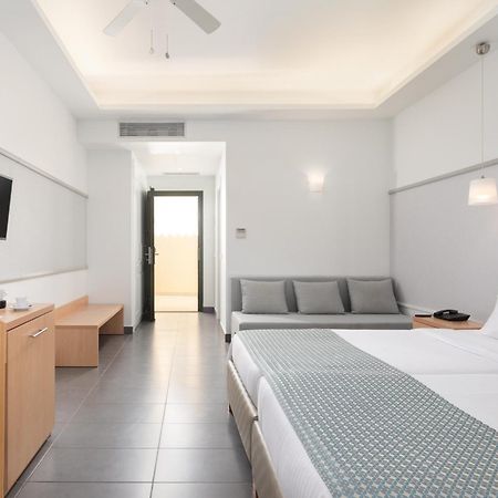 Sentido Apollo Palace Mesongí Exterior foto A room at the hotel