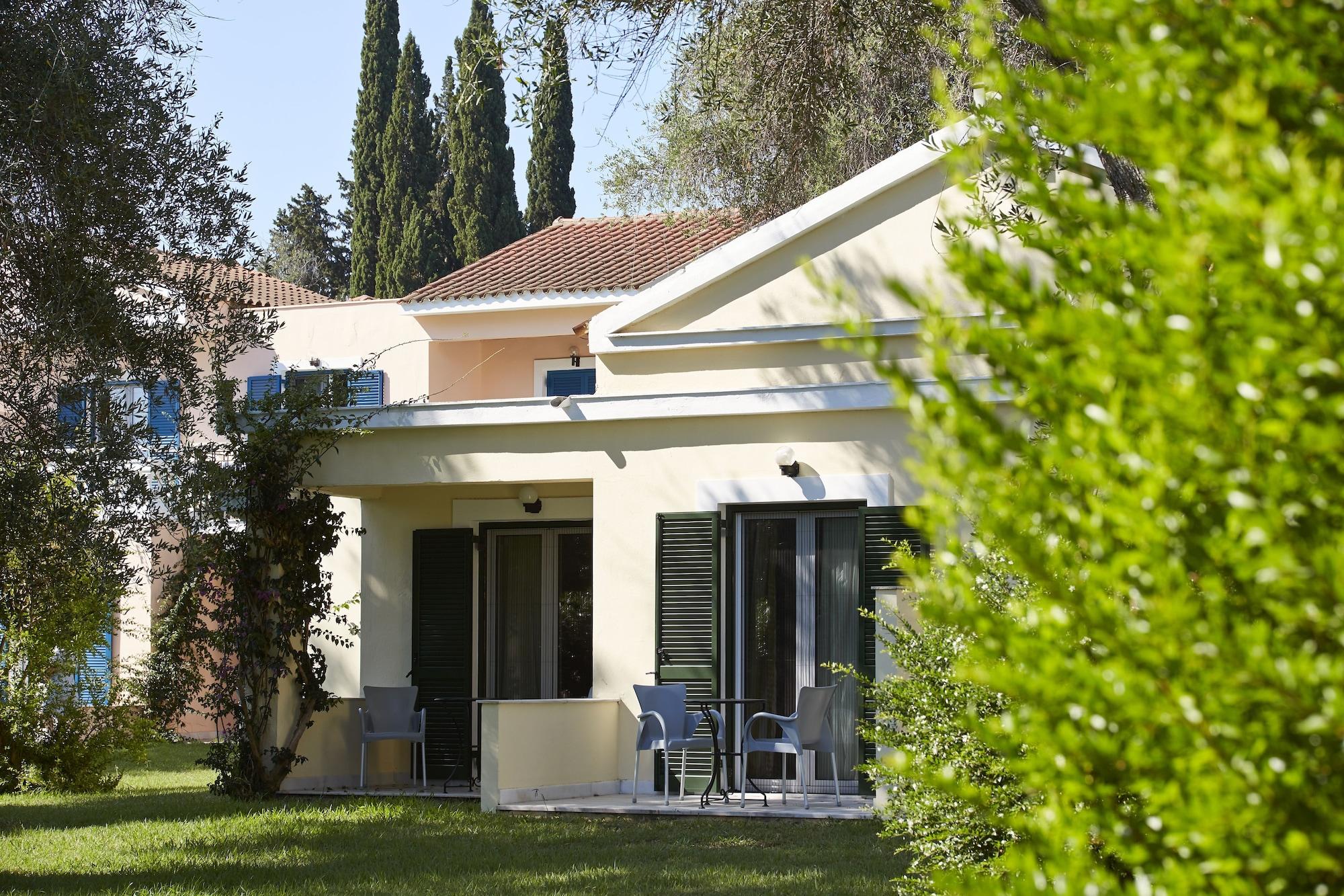 Sentido Apollo Palace Mesongí Exterior foto A typical bungalow at the resort