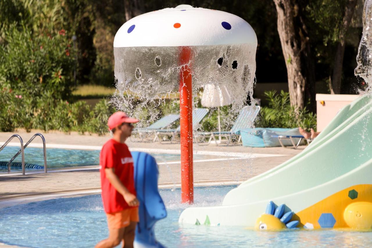 Sentido Apollo Palace Mesongí Exterior foto Mushroom umbrella